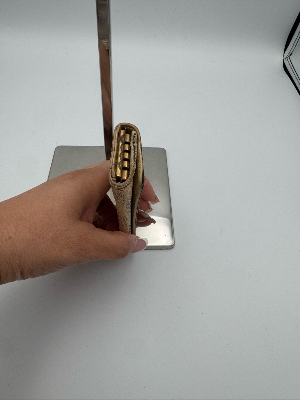Louis Vuitton Damier Azur Multicles Key Holder - Picture 7 of 8